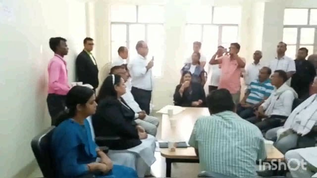 लखीसराय व्यवहार न्यायालय परिसर के सभागार में जिलेभर के सरपंच पंच न्याय मित्र की बैठक आयोजित