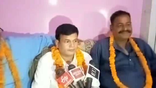 बाँसडीह में सपा से बागी प्रत्याशी धीरेन्द्र बहादुर सिंह को पंडित सुरेंद्र तिवारी ने अपने समर्थकों के साथ दिया समर्थन