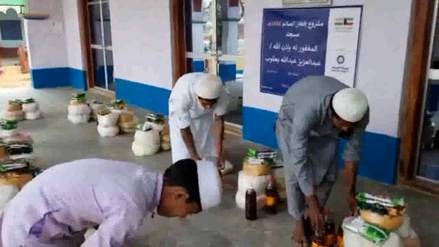 करहरिया गांव स्थित मदरसा में गरीब निःसहायों के बीच सूखा राशन का हुआ वितरण