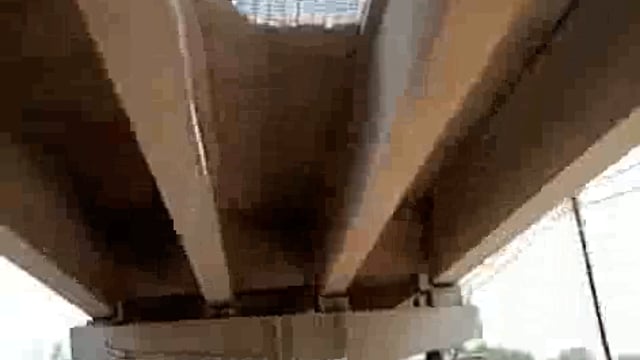 भुपियामाऊ ओवर ब्रिज़ का हिस्सा टूट कर गिरा, ओवर ब्रिज़ भ्रष्टाचार की भेंट चढ़ा
लखनऊ से जौनपुर राष्ट्रीय राजमार्ग