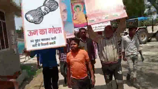  लालगंज मे रागिनी जय कौशल के समर्थन में भारी संख्या में महिलाओं ने पैदल रैली निकाली
ऊन का गोला पर मतदान करने की अपील