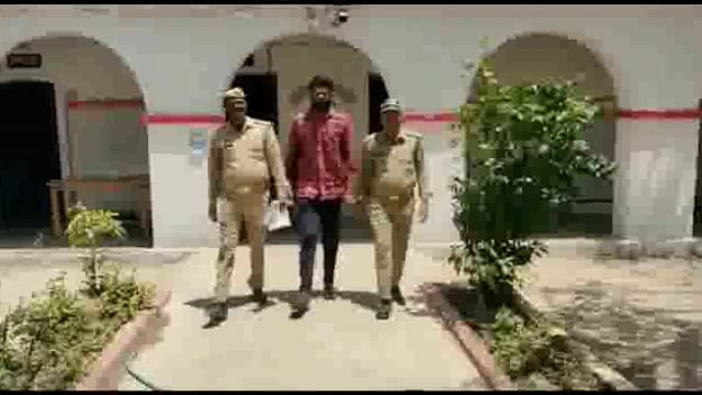 पैलानी पुलिस ने अमलोर गांव से 28 वर्षीय युवक के पास से एक अवैध तमंचा 12 बोर तथा 2 कारतूस के साथ में गिरफ्तार कर जेल भेजा