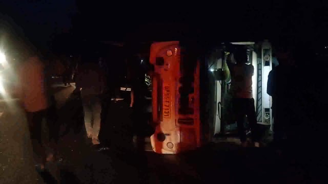 करहिया पुल के पास तेज रफ्तार स्कॉर्पियो पिकअप में जोरदार टक्कर स्कार्पियो चालक को आई गंभीर चोटें