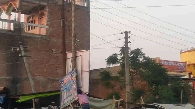 अपराध पर अंकुश लगाने के लिए  इटवा पुलिस द्वारा शाहपुर चौराहे पर लगवाया गया सीसीटीवी कैमरा