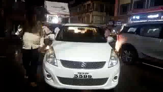 छत्रपती शिवाजी महाराज चौक येथे ट्रक चालकाने कारला पाठीमागून दिली धडक,कारचे नुकसान