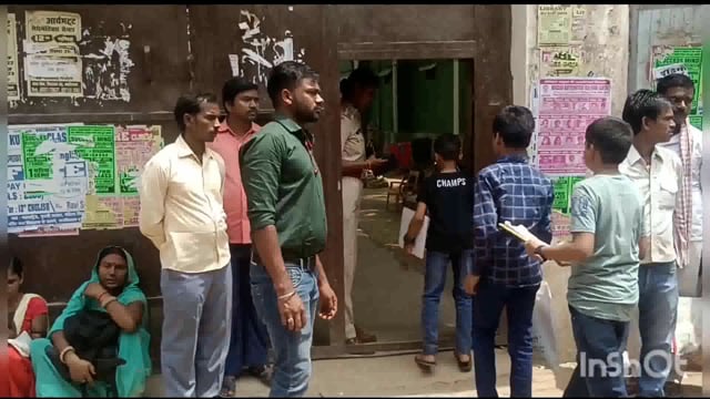 बड़हिया जवाहर नवोदय विद्यालय छठीवर्ग के प्रवेश को लेकर जिला मुख्यालय पर बनाए गए छह परीक्षा केंद्रों पर ली जा रही परीक्षा