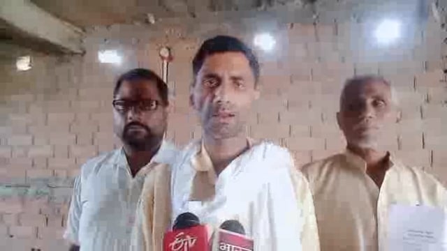 भोपालपुर निवासी पीड़ित व्यक्ति ने चोरी के मामले गवाही न देने पर फर्जी तरीके से फसाने का लगाया आरोप,पुलिस से कि शिकायत