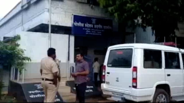 देगलूर रोडवर ग्रामीण पोलिसांचा अवैध गावठी दारूवर छापा,1200 रुपयांचा मुद्देमाल केला जप्त