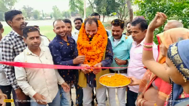 *ब्लॉक प्रमुख शिव कुमार सिंह ने सीसी रोड का किया उद्घाटन*