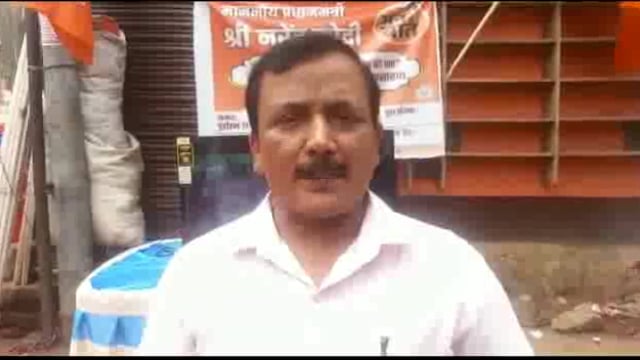 प्रधानमंत्री के मन की बात एपिसोड पर टीभी स्क्रीन पर सुनने दर्जनों बूथों पर लगी रही भीड़ 