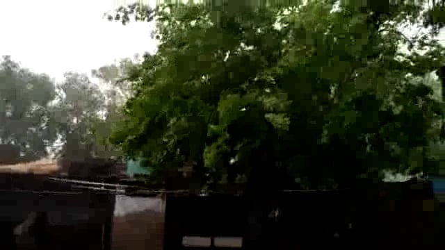 सोनई क्षेत्र में बादलों की गड़गड़ाहट के मध्य तेज बरसात जारी