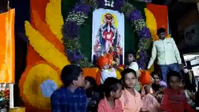 वासवी कन्यका परमेश्वरी देवींची शहरात ढोल ताशांच्या गजरात वाजतगाजत मिरवणूक