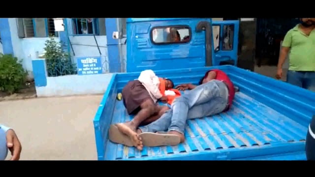 लखीसराय जिले के मेदनीचौकी थाना क्षेत्र के खावा गांव राष्ट्रीय राजमार्ग पर  सब्जी विक्रेता के साथ वाहन चालक ने की मारपीट