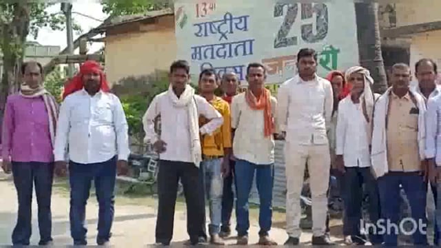 सुगौली के भटहां पंचायत के सैकड़ों लोग पहुंचे अंचल कार्यालय,जाति गणना में गड़बड़ी का आरोप लगा दिया आवेदन।