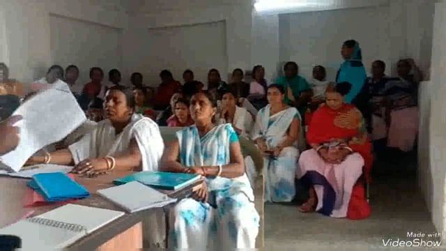 सिरदला प्राथमिक स्वास्थ्य केंद्र में एएनएम व आशा कार्यकर्ताओं के साथ हुई बैठक