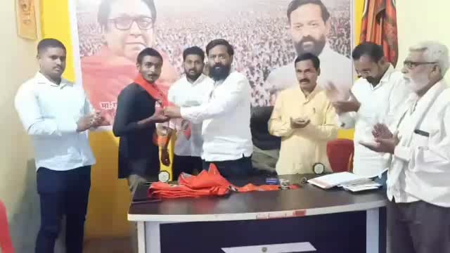 तालुक्यातील तरुणांचा महाराष्ट्र नवनिर्माण सेनेत प्रवेश