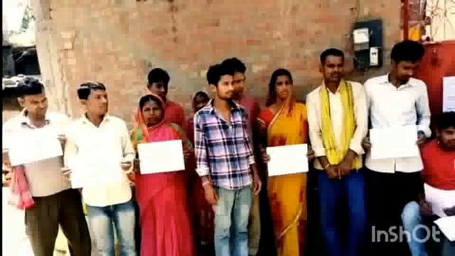 सुगौली के बगही पंचायत के लोहार जाति के लोगों ने गलत जाति कोड में गणना करने का आरोप लगाते हुए गणना का किया बहिष्कार।