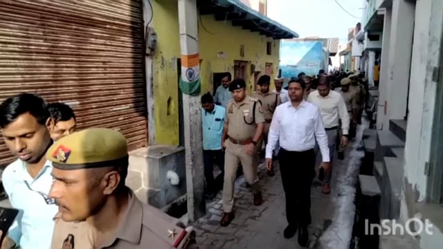 मथुरा में मतदान हुआ शुरू 5 पोलिंग बूथों पर ईवीएम खराब होने की मिली जानकारी