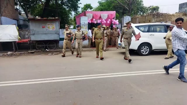 कुंडा नगर चुनाव निरीक्षण करने पहुंचे एडीजी,एडीएम,एएसपी,एसडीएम, ने किया पैदल मार्च
शांतिपूर्ण चल रहा मतदान