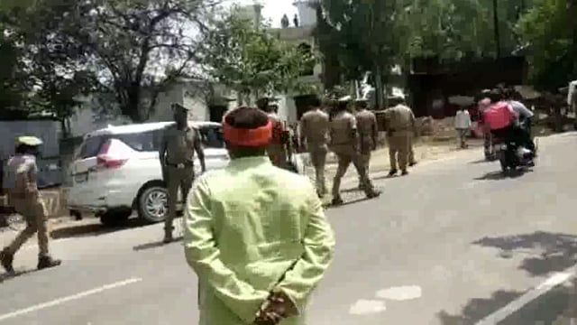 भाजपा प्रत्यासी व चुनाव प्रभारी का आरोप, जनसत्ता दल कार्यकर्ता ने कमर में खोंसी पिस्टल दिखाकर दिया धमकी, भारी पुलिस बल