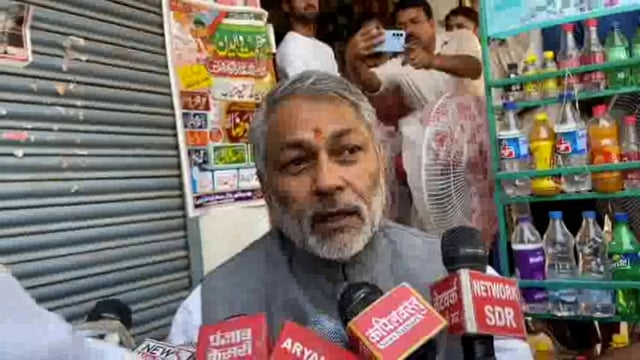 इनका कोई इंजन काम नहीं कर रहा है इनकी ट्रेनें साड़ से लड़कर के खराब हो रही इनमें जंग लग रहा कांग्रेस प्रदेश महासचिव सच्चि