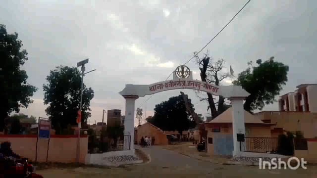 नगवा में श्मशान घाट के जमीन पर लगे  पेड़ काटने की ग्राम प्रधान ने चौकी पर की शिकायत