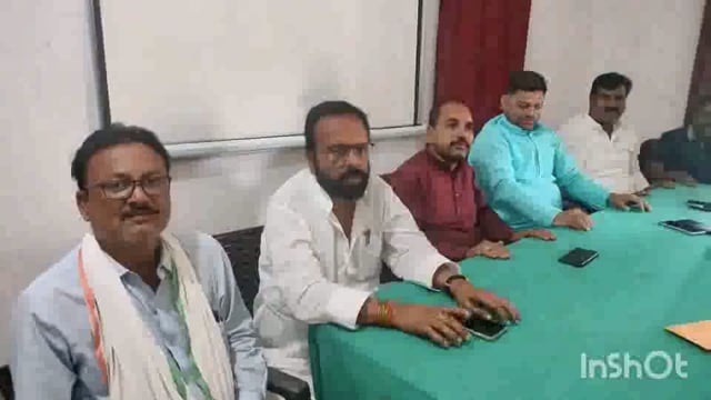 सुगौली मुखिया संघ ने ई किसान भवन में किया विरोध प्रदर्शन,सरकार की नीतियों का किया विरोध।