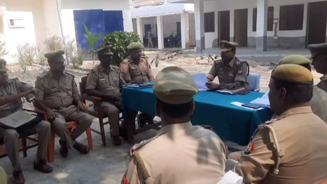 त्रिलोकपुर पुलिस द्वारा आगामी नगर निकाय चुनाव के दृष्टिगत थाना स्थानीय पर पीस कमेटी की की गई बैठक