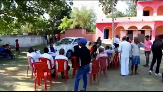 बरमाला के समय दुल्हा हुआ बेहोश, बराती को ग्रामीणों ने बनाया बंधक, पुलिस व पंचायत से मामला हुआ शांत 