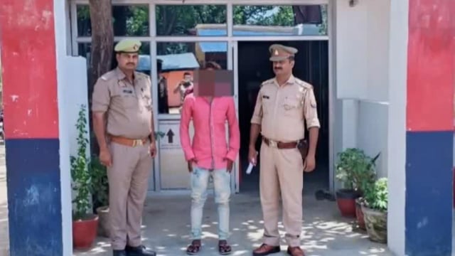 चार देशी बम के साथ शातिर बदमाश गिरफ्तार
थाना लीलापुर पुलिस ने किया गिरफ्तार,जौनपुर प्रयागराज जिले में भी दर्ज है मुकदमें