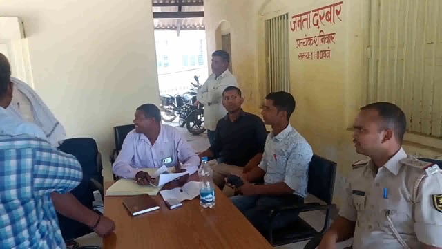 आदर्श थाना सूरजगढ़ा में शनिवार को जमीनी विवाद को लेकर लगा जनता दरबार