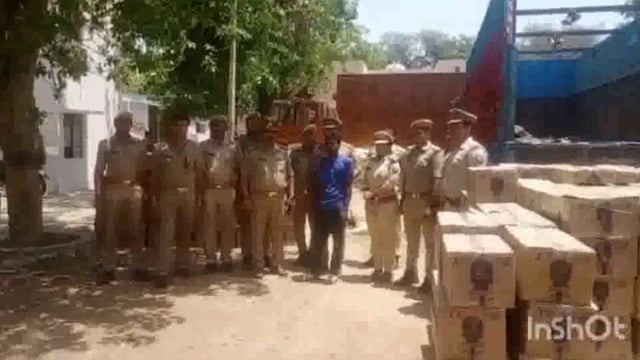 यमुना एक्सप्रेस वे पर पकड़ी गई करीब 40लाख रुपए की अवैध शराब पंजाब से झारखंड ले जाई जा रही थी