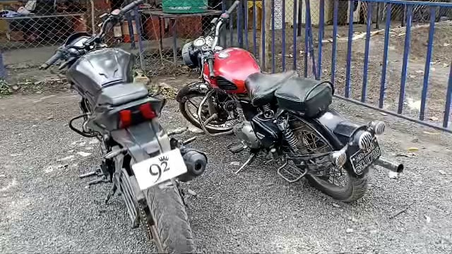 सुसाट वेगाने दुचाकी पळविणे महागात पडले; तीन दुचाक्या जप्त 