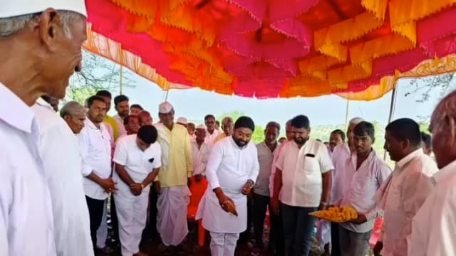नावंदी येथे पाण्याच्या टाकीचे माजी आमदार सुधाकर भालेराव यांच्या हस्ते भूमिपूजन