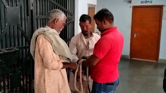 सूर्यगढ़ा पुलिस ने नवाबगंज से एक वारंटी को गिरफ्तार कर भेजा गया लखीसराय