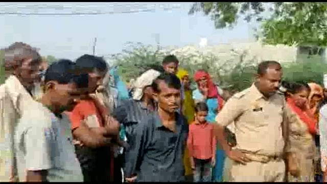 पैलानी में अज्ञात कारणों के चलते 26 वर्षीय मजदूर ने फांसी लगाकर दी जान,पुलिस ने शव को भेजा पोस्मार्टम के लिए