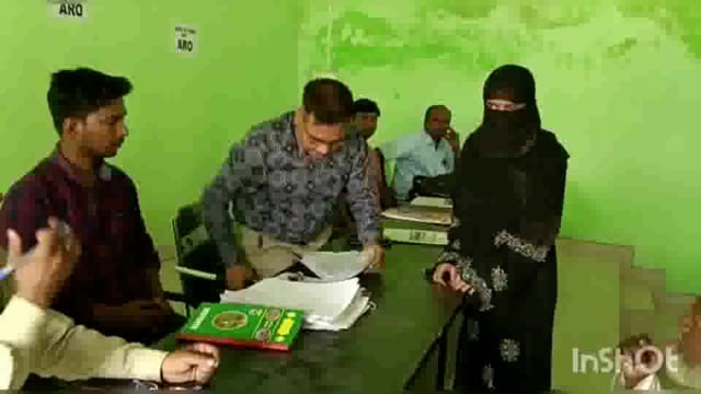 सुगौली प्रखंड में चल रहे पंचायत उप चुनाव को लेकर दक्षिणी मनसिंघा पंसस पद के लिए संजीदा परवीन ने भरा पर्चा।