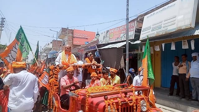 बाँसडीह कस्बे में बीजेपी उम्मीदवार रेनू सिंह के समर्थन में निकला भव्य रोड शो