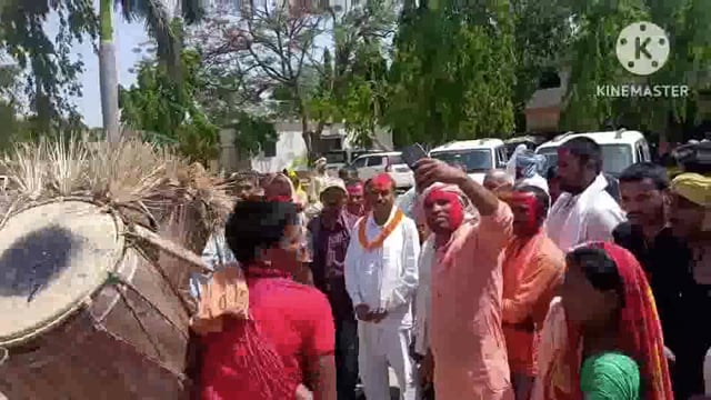 सूरजगढ़ा-पंचायत उपचुनाव को लेकर नामांकन के अंतिम दिन सूरजगढ़ा प्रखंड में अभ्यर्थी एवं समर्थकों के उमड़ी भीड़