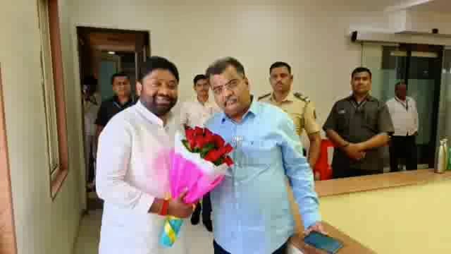 माजी आमदार सुधाकर भालेराव यांनी बांधकाम मंत्री रविंद्र चव्हाण यांची भेट घेऊन प्रलंबित कामाबद्दल केली चर्चा