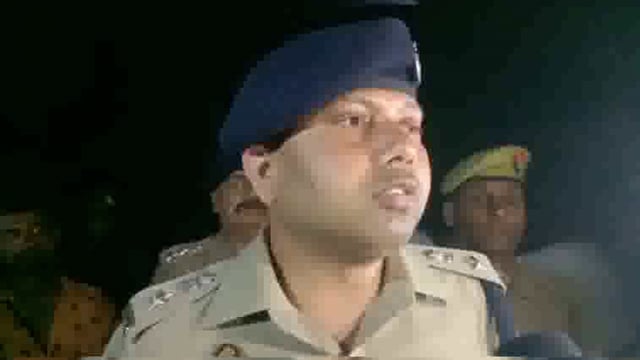 मथुरा के सिपाही की बदमाशों ने की धारदार हथियार से हत्या सिपाही का राजकीय सम्मान के साथ किया गया अंतिम संस्कार