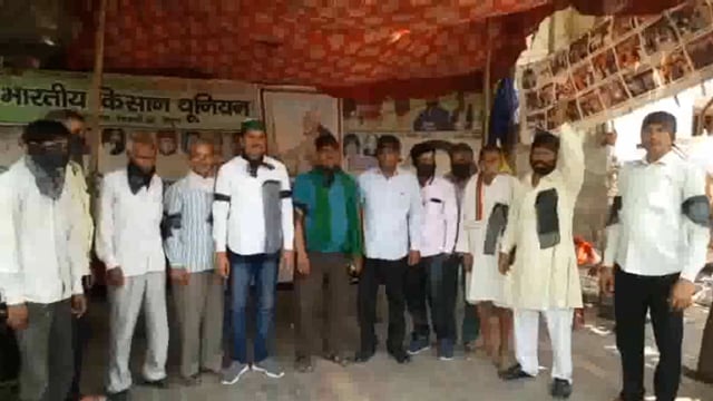 मथुरा में भाकियू टिकेत ने दिल्ली जंतर मंतर पर चल रहे पहलवानों के धरने का समर्थन किया और काली पट्टी बांधकर ब्लैक डे मनाया