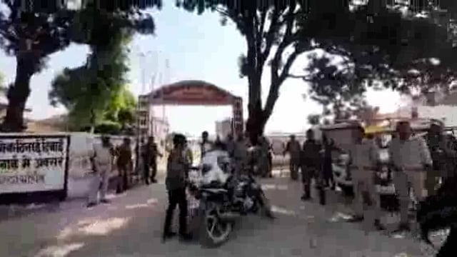 कड़ी सुरक्षा के बीच इटवा तहसील के नगर पंचायत इटवा बिस्कोहर में सम्पन्न हुआ मतदान