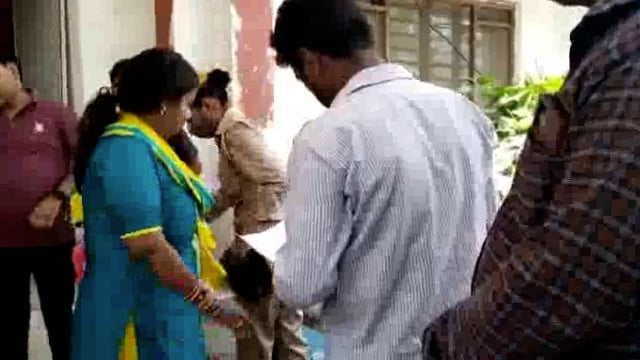 नवविवाहिता ने ससुराल में आते ही किया हंगामा खड़ा पति ने विवाहिता को मानसिक रूप से अस्वस्थ बताया