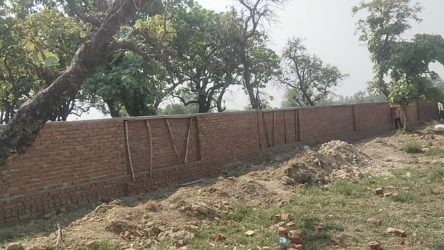 प्रतापगढ़ जिले के बिहार ब्लाक के बूढ़ेपुर ग्राम सभा में घटिया सामग्री से बन रही जल निगम की टंकी जिम्मेदार बने लापरवाह,