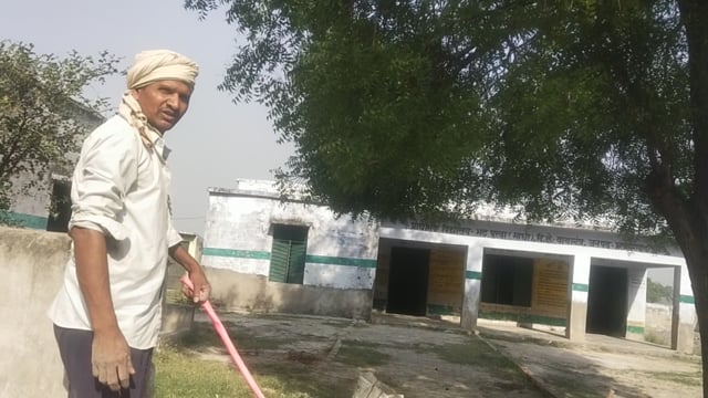 प्रतापगढ़ जिले के बाबागंज ब्लाक के माघी ग्राम सभा के भटपुरवा प्राथमिक विद्यालय में समय से नहीं पहुंचते शिक्षक ,