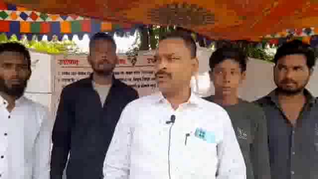 उपविभागीय पोलीस अधिकारी डॅनियल बेन यांच्या विनंतीला मान ठेवून मुस्लिम समाजाने उपोषण घेतले मागे,अक्रम बेग