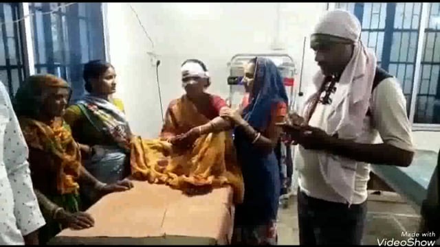 सिरदला थाना क्षेत्र के अमझरि जाने वाली सड़क पर एक बाइक दुर्घटना में 3 लोग हुए जख्मी