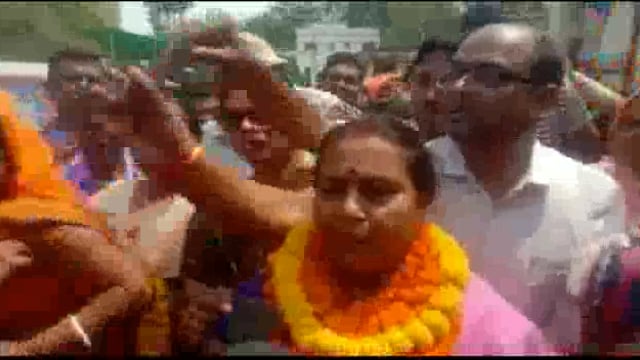 निवर्तमान वार्ड पार्षद भवानी ने अपने समर्थकों के साथ दाखिल किया नामांकन पर्चा 