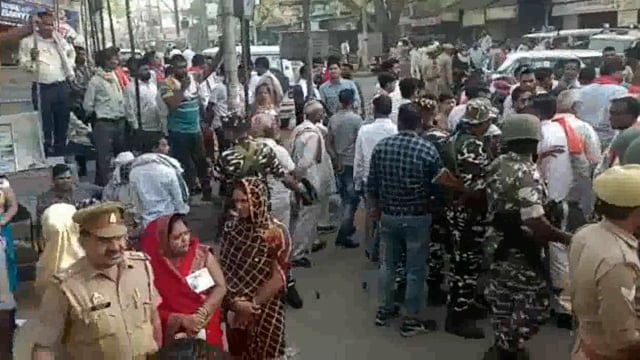 माट श्री ब्रज आदर्श इंटर कॉलेज में राया व बाजना नगर पंचायत के लिए मतगणना का हुआ शुभारंभ